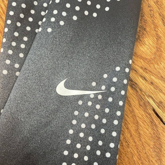 Girl’s Dri-Fit Nike One Leggings/Training Pants. Size Large. Like New Condition. - Picture 4 of 9